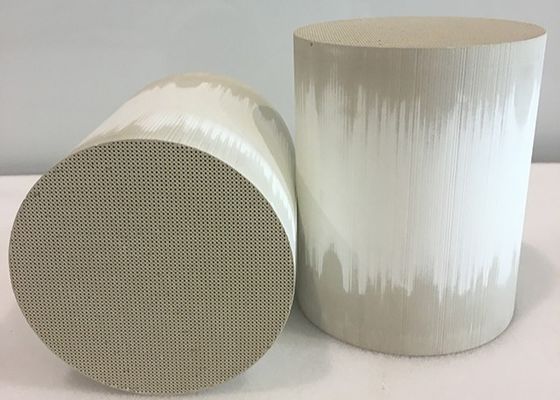 কেনা High Catalyst Loading Three Way Catalytic Converter for IX35 Car Model with 300-800°C Temperature Range অনলাইনে উৎপাদন