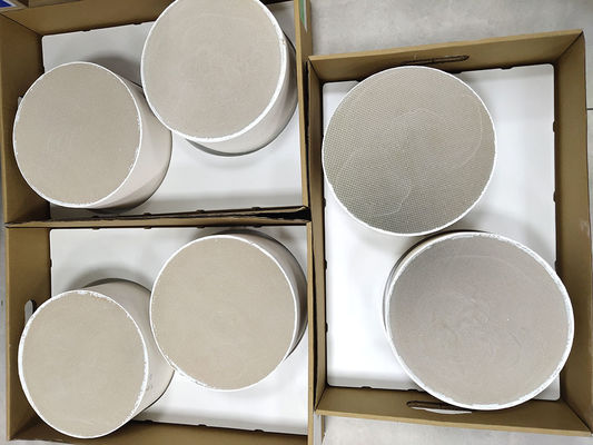 কেনা 300 সেল সিআরআর ডেনোক্স অনুঘটক উপাদান এএসসি অ্যামোনিয়া স্লিপ অনুঘটক অনলাইনে উৎপাদন