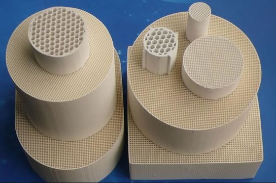 কেনা 300 সিপিসি সিরামিক অনুঘটক ফিল্টার অনুঘটক রূপান্তরকারী মধুচক্র 101.6 মিমি অনলাইনে উৎপাদন