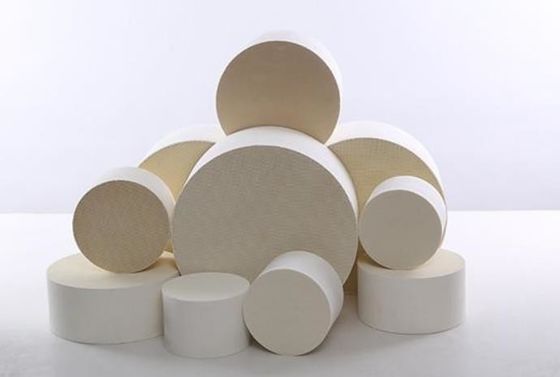 কেনা MgO Al2O3 SiO2 সিরামিক মধুচক্র অনুঘটকটি সমস্ত রাস্তা বন্ধ যানবাহন যন্ত্রপাতিগুলিতে সহায়তা করে অনলাইনে উৎপাদন