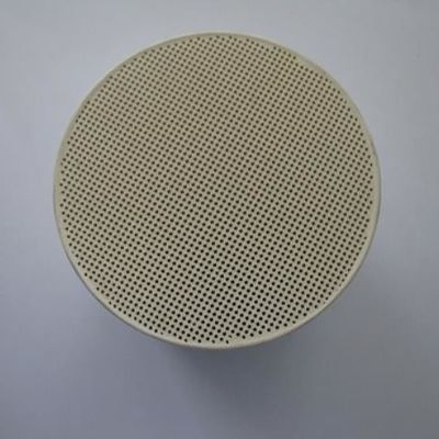 কেনা কর্ডিয়ারাইট সিরামিক অনুঘটক ক্যারিয়ার মধুচক্র স্ট্রাকচার গাড়ি এক্সহস্ট অনুঘটক অনলাইনে উৎপাদন