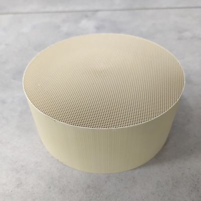 কেনা High Catalyst Loading 3 Way Catalytic Converter with Up To 99% Efficiency and 300-800°C Temperature Range অনলাইনে উৎপাদন