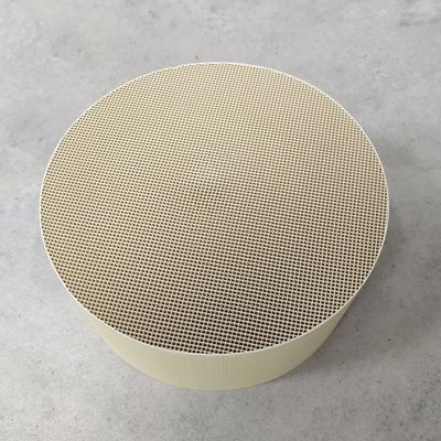 কেনা মনোলিথ সিরামিক মধুচক্র অনুঘটক রূপান্তরকারী মধুচক্র কাঠামো ইউরো 4 5 6 অনলাইনে উৎপাদন